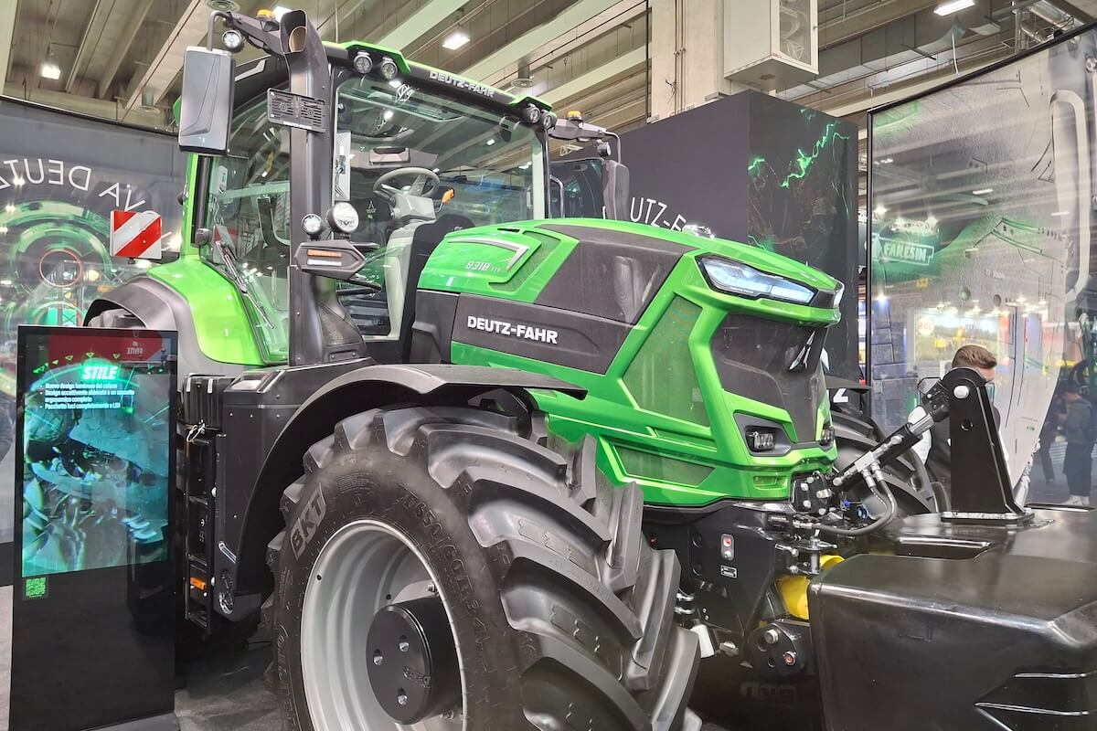 Deutz-Fahr 8318 TTV: nuova generazione da 313 cavalli con cabina SigmaVision e tecnologie smart